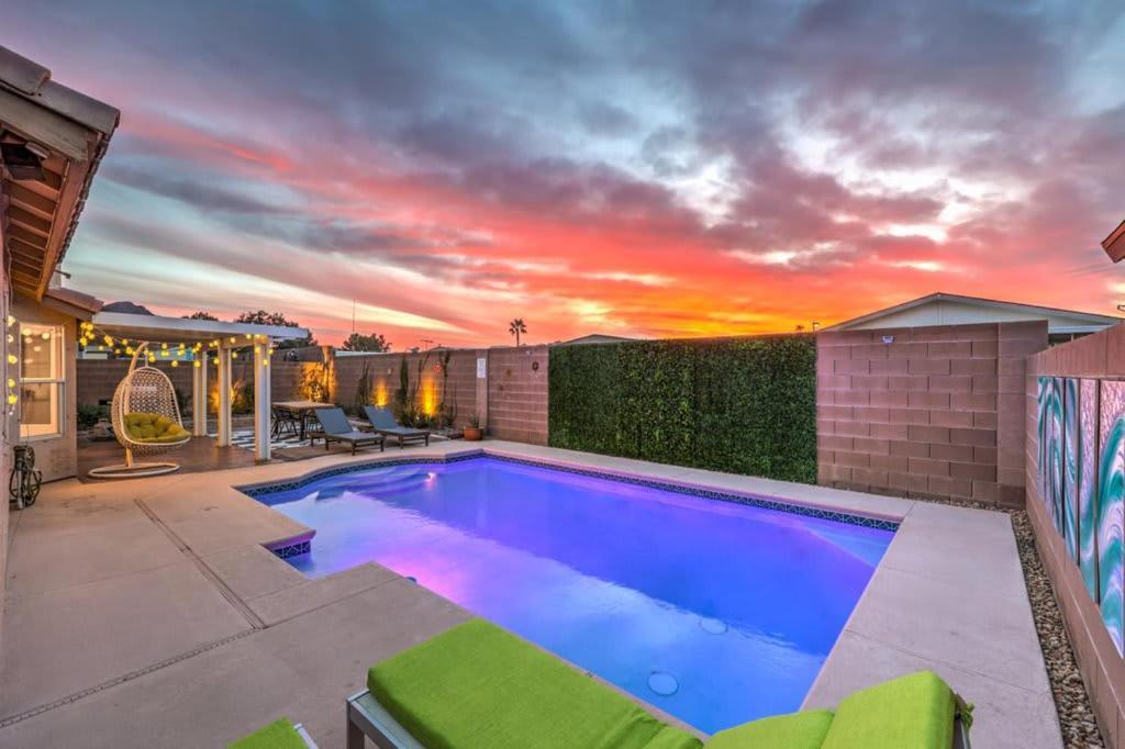 Вилла Sunset Swim - Modern Vegas Heated Pool Retreat Хендерсон Экстерьер фото