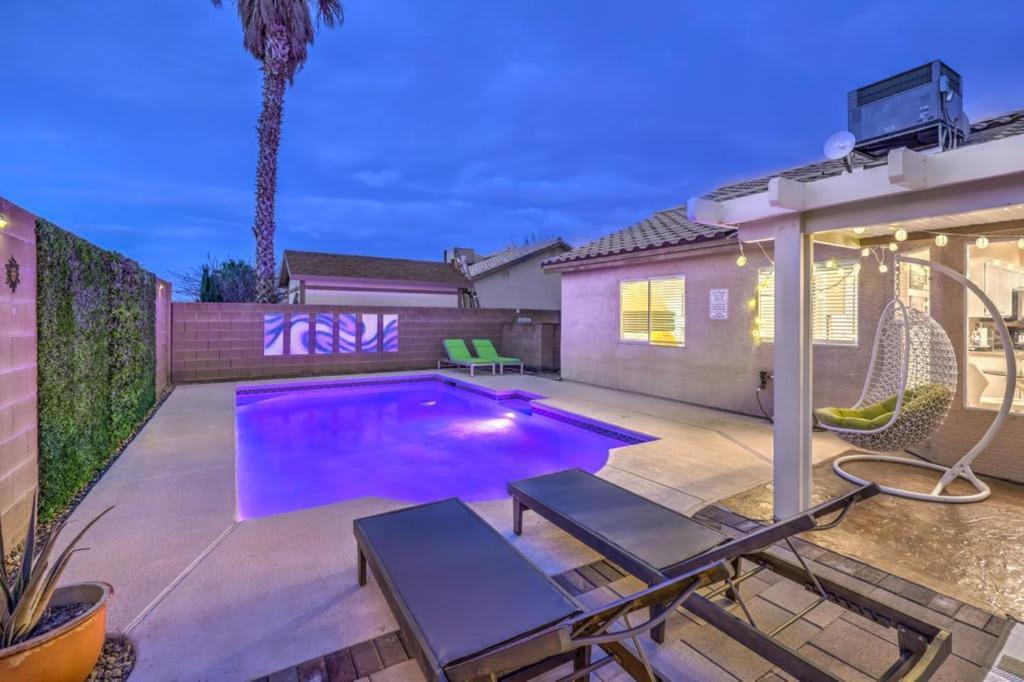 Вилла Sunset Swim - Modern Vegas Heated Pool Retreat Хендерсон Экстерьер фото